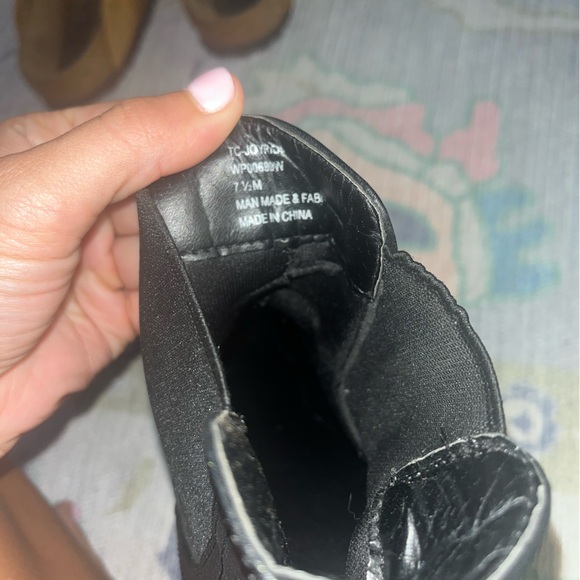 Lug sole black booties - Picture 3 of 4